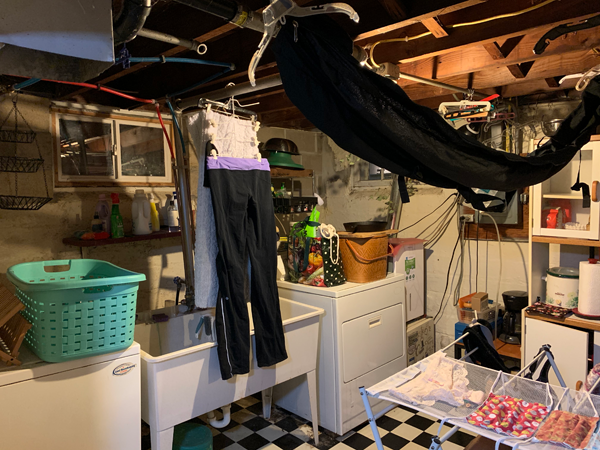 laundry room with kitchen accessories